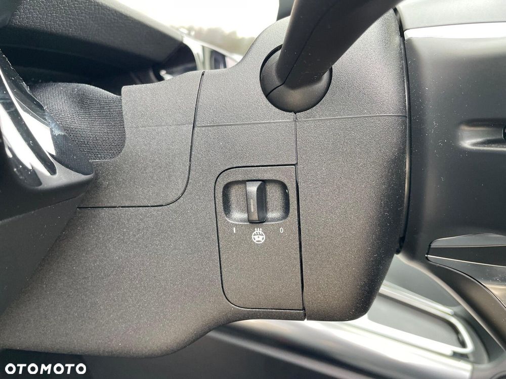 Mercedes-Benz GLA - 13