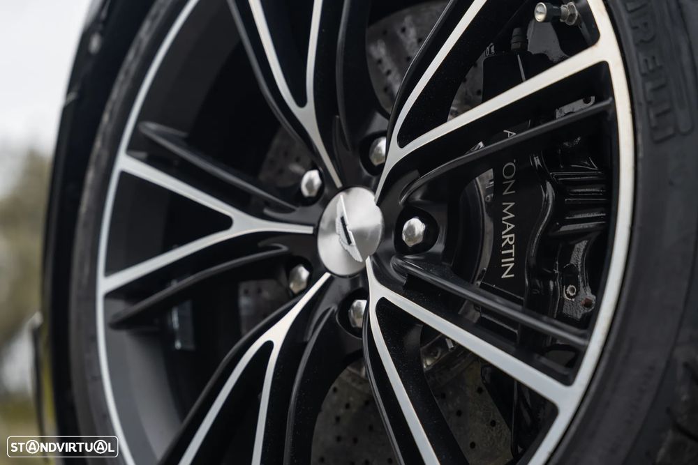 Aston Martin Vanquish - 5