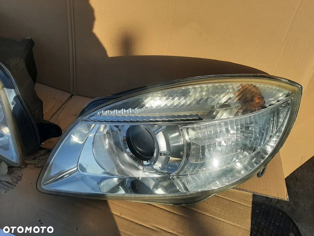Lampa lewa  Skoda Fabia II Hella Europa - 2