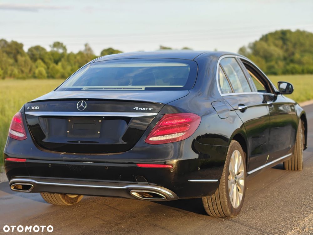 Mercedes-Benz Klasa E 300 9G-TRONIC Exclusive - 15