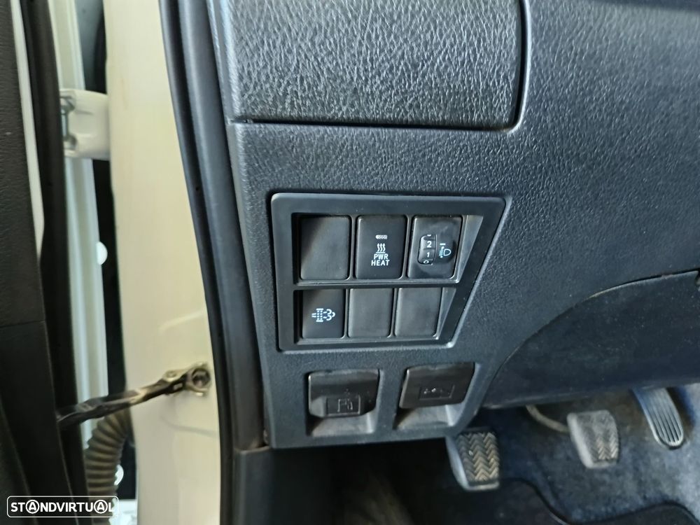 Toyota Hilux 2.4 D-4D 4WD CD CH - 12