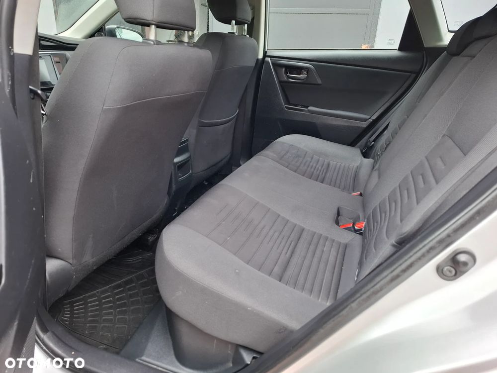 Toyota Auris 1.8 HSD Luna - 16