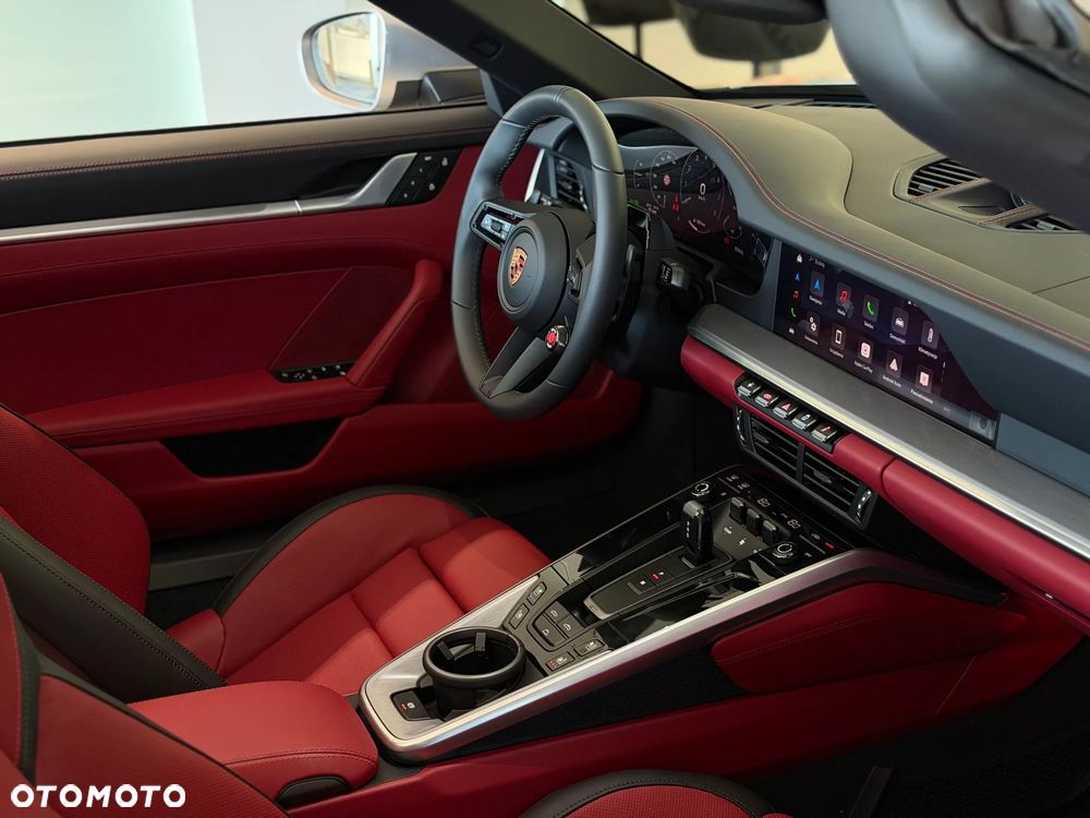 Porsche 911 Carrera 4S - 32