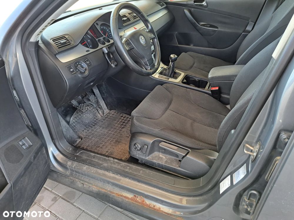 Volkswagen Passat - 12
