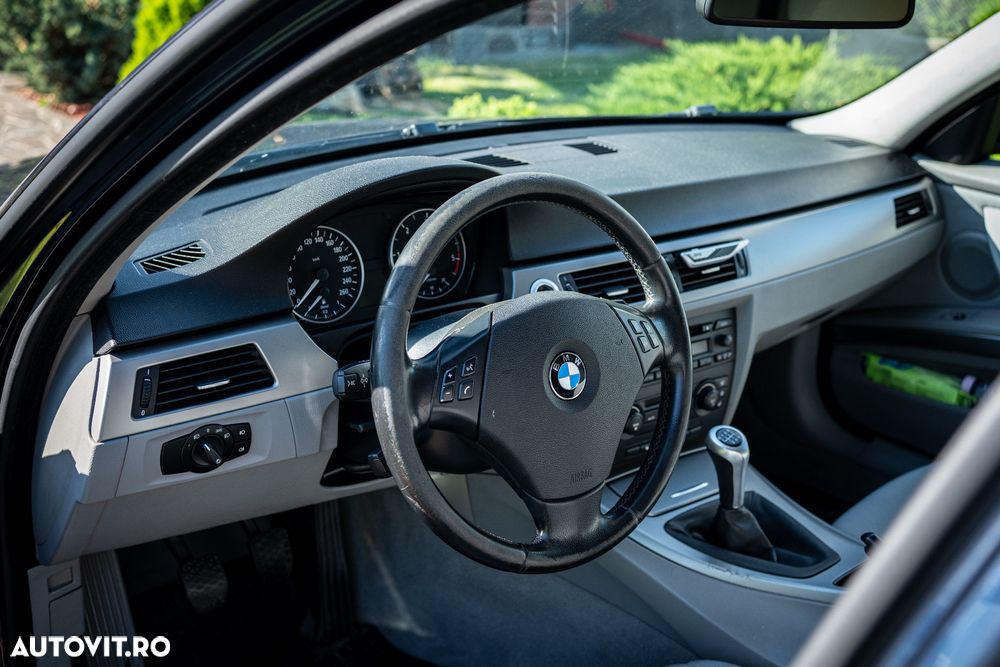 BMW Seria 3 320d - 12