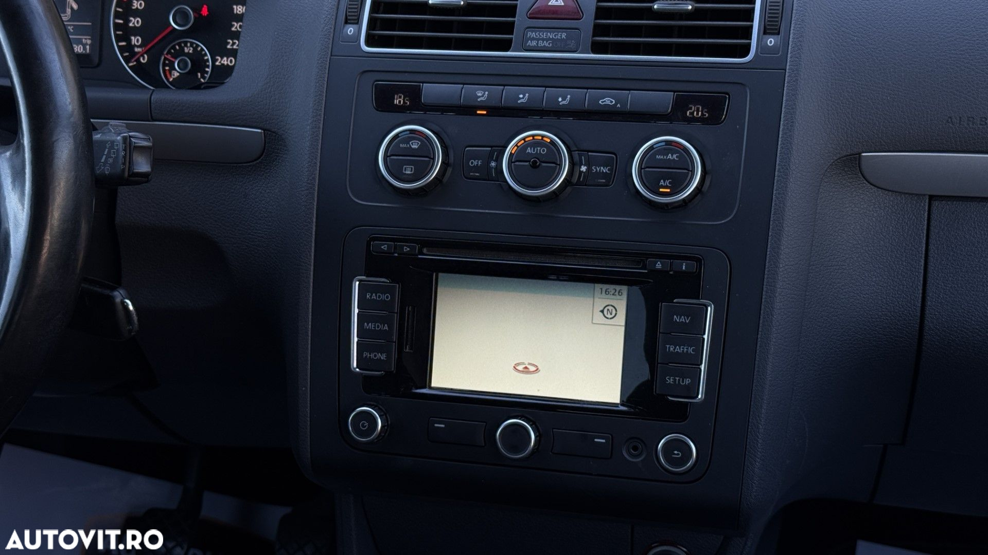 Volkswagen Touran - 14