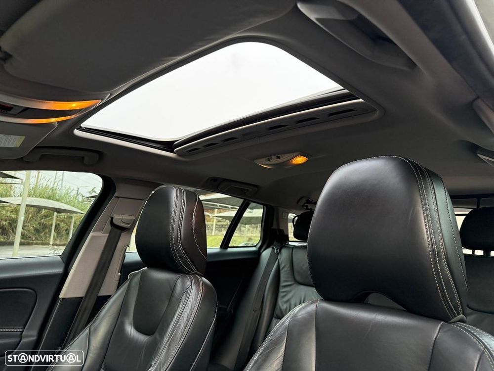 Volvo V60 2.4 D6 R-Design AWD Phev - 17