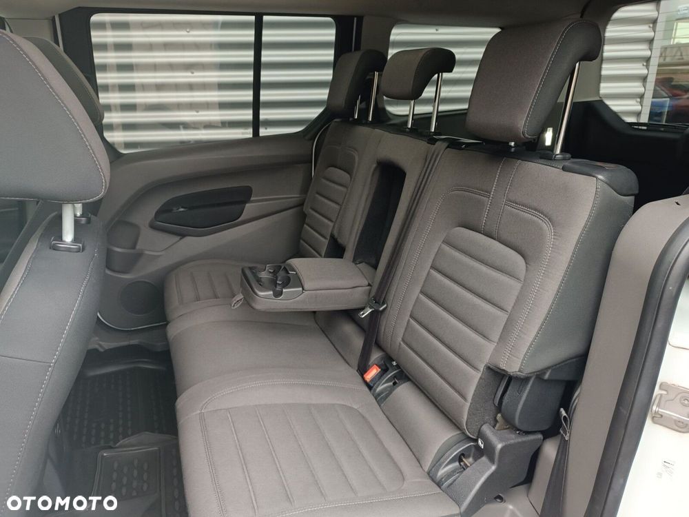Ford Tourneo Connect Grand - 33