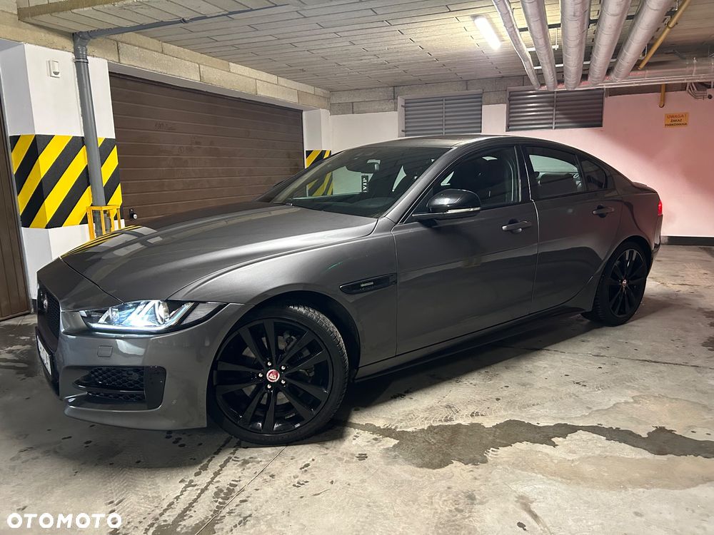 Jaguar XE - 2