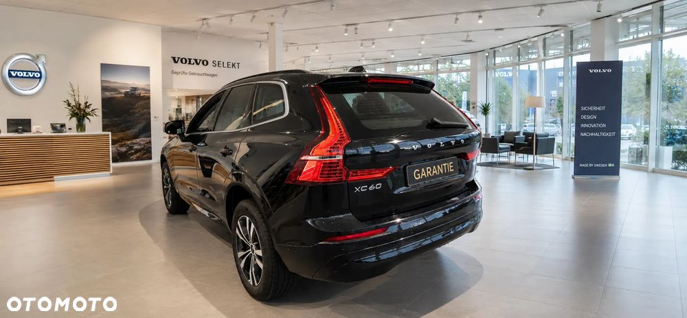 Volvo XC 60 B4 D AWD Geartronic Momentum Pro - 4