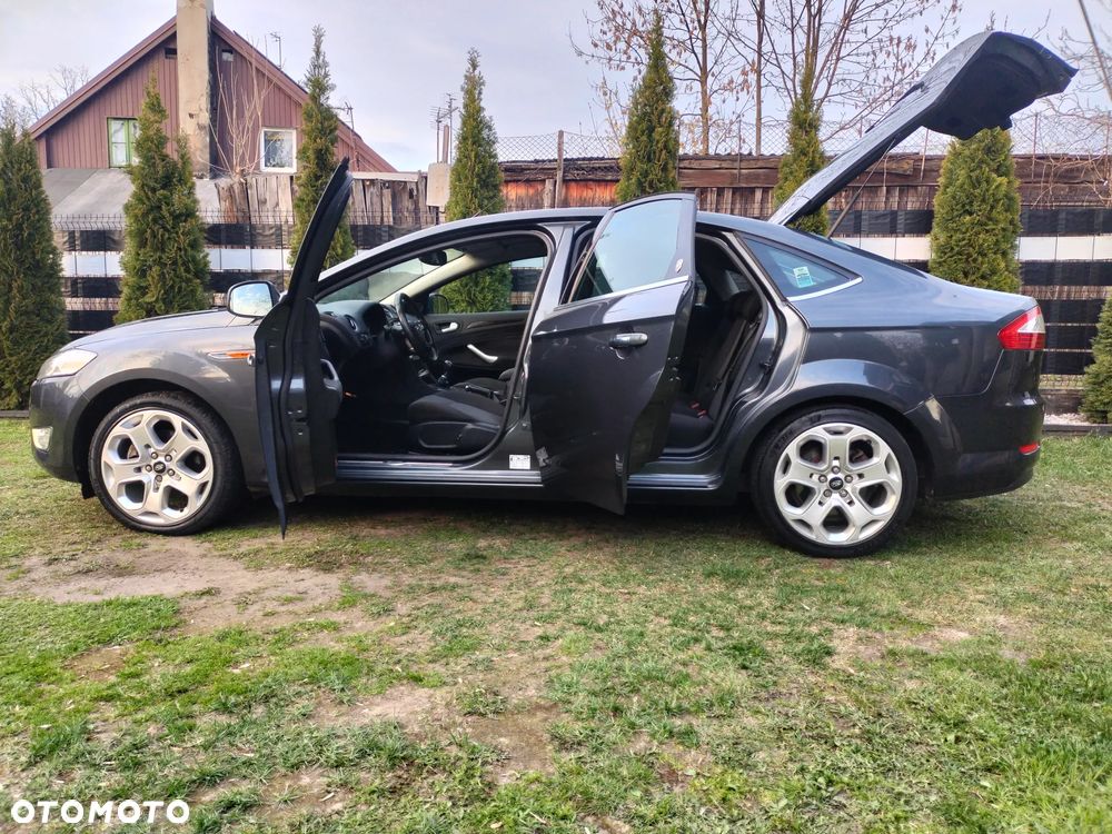 Ford Mondeo 2.5 Ghia - 1