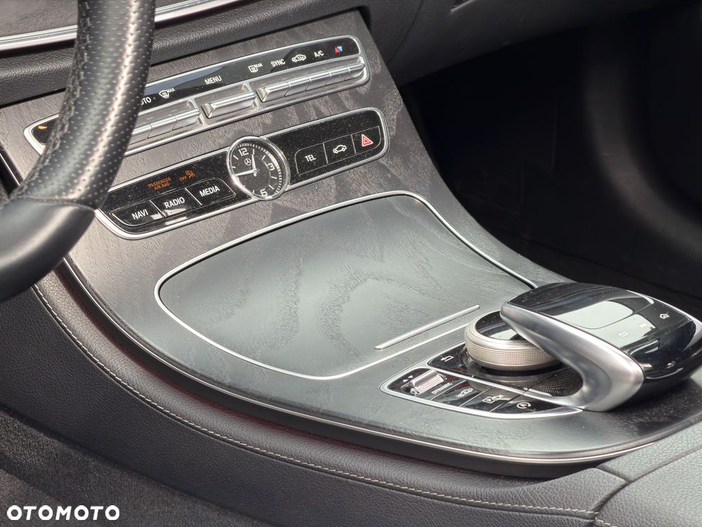 Mercedes-Benz Klasa E 220 d 4-Matic 9G-TRONIC - 10