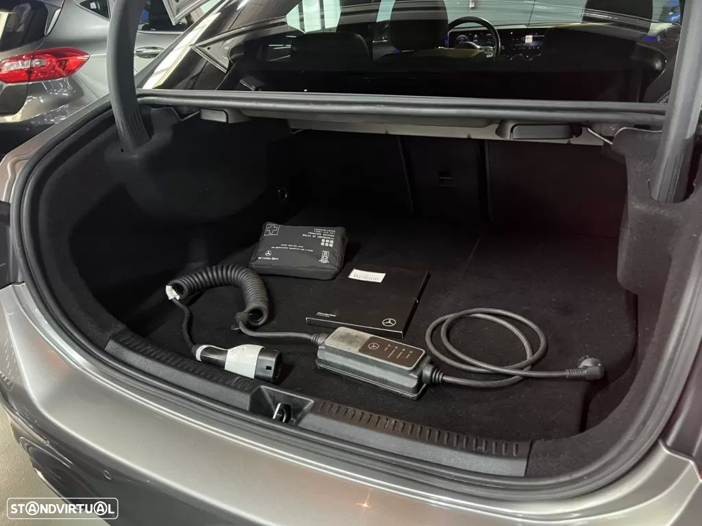 Mercedes-Benz A 250 Limousine e AMG Line - 46