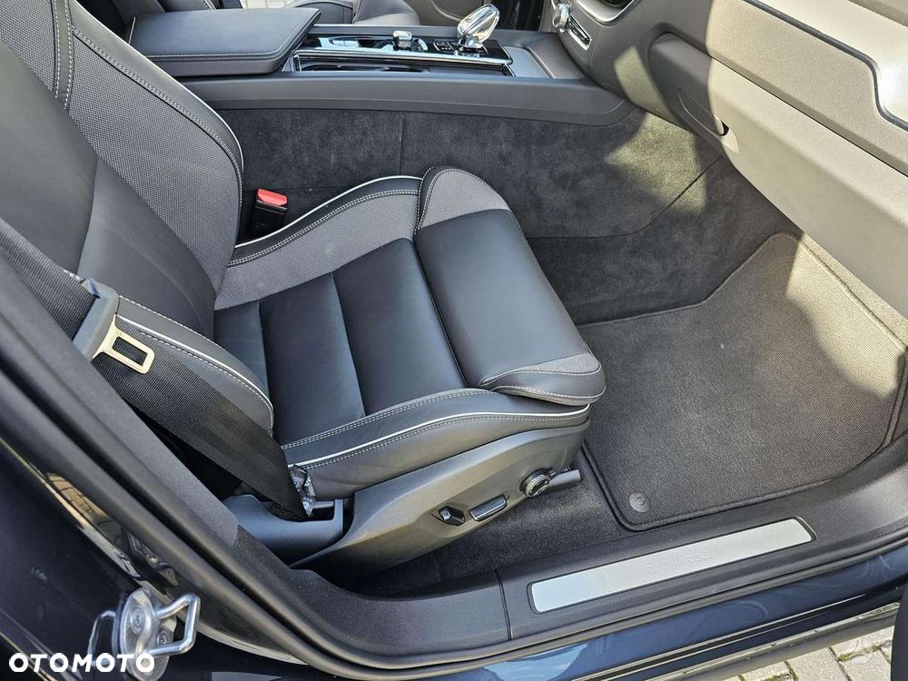 Volvo XC 60 T8 AWD Ultra Black Edition Signature - 10
