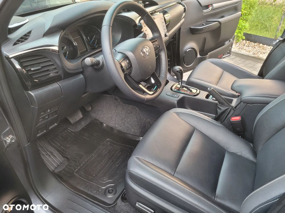Toyota Hilux 2.8 D-4D Double Cab Invincible 4x4 - 5