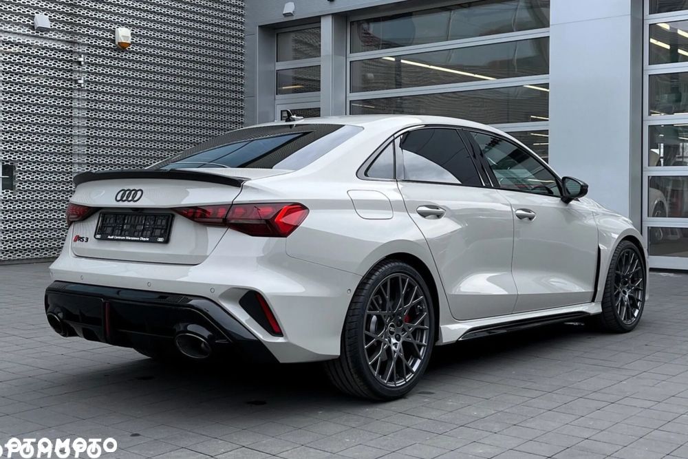 Audi RS3 Limousine - 1