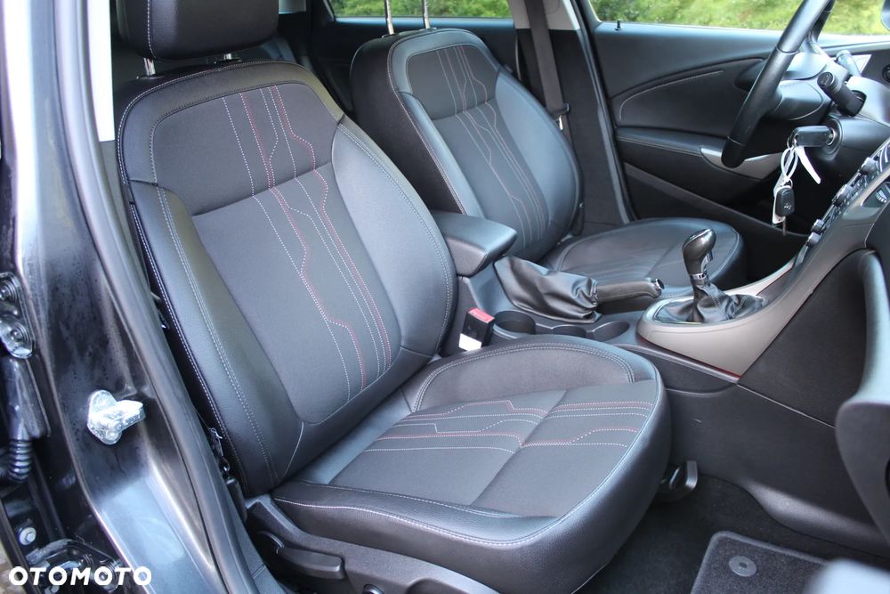 Opel Astra 1.4 Turbo 150 Jahre - 8