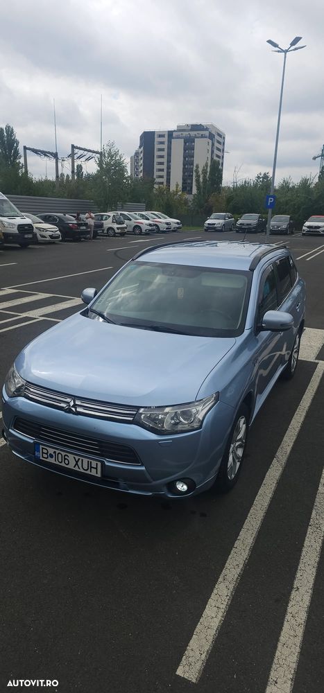 Mitsubishi Outlander - 4