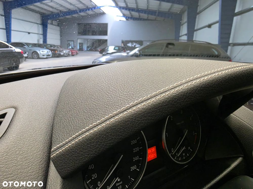 BMW X1 sDrive18d xLine - 34