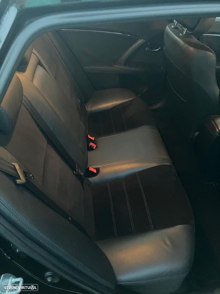 Toyota Avensis SW 2.0 D-4D Luxury+Navi - 4