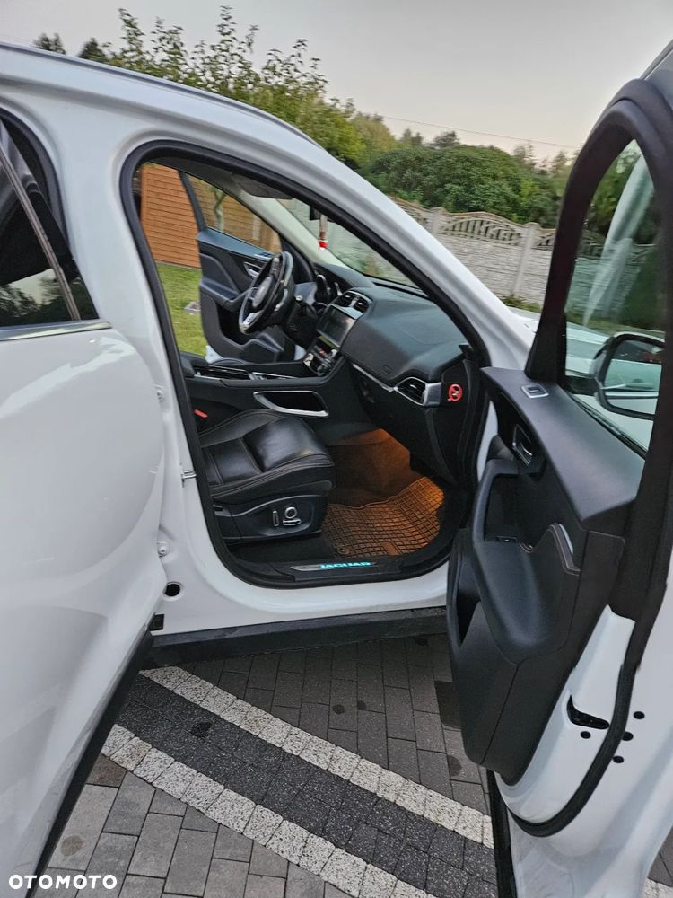 Jaguar F-Pace 2.0 i4P AWD Prestige - 2