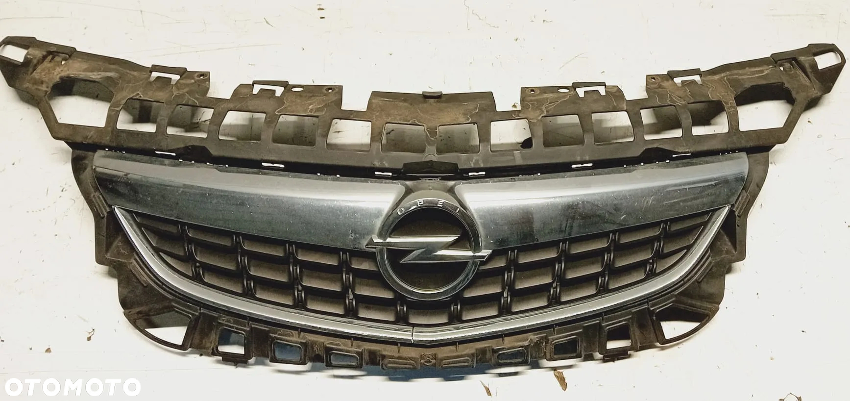 Grill Atrapa Zderzaka  Opel Astra J - 3