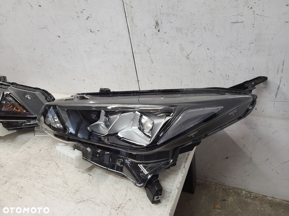 Nissan Leaf II lampy przednie przód Full Led NOWE - 4