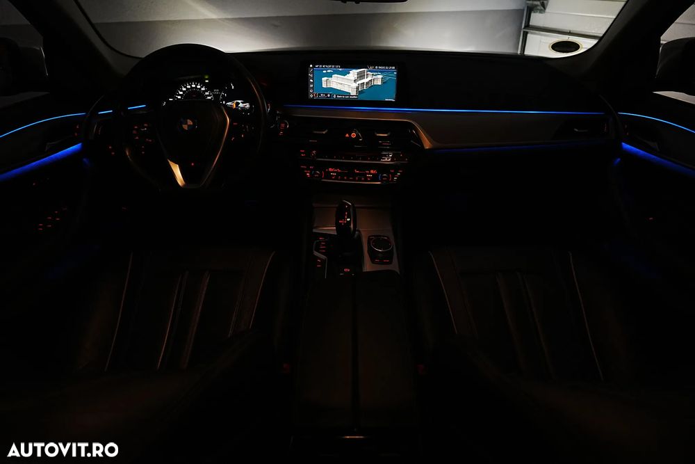 BMW Seria 5 520d xDrive AT - 30