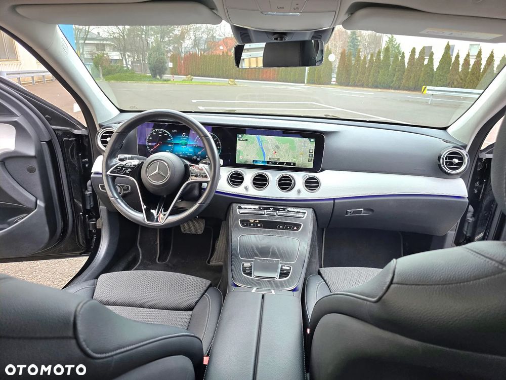 Mercedes-Benz Klasa E 300 Business Edition - 19