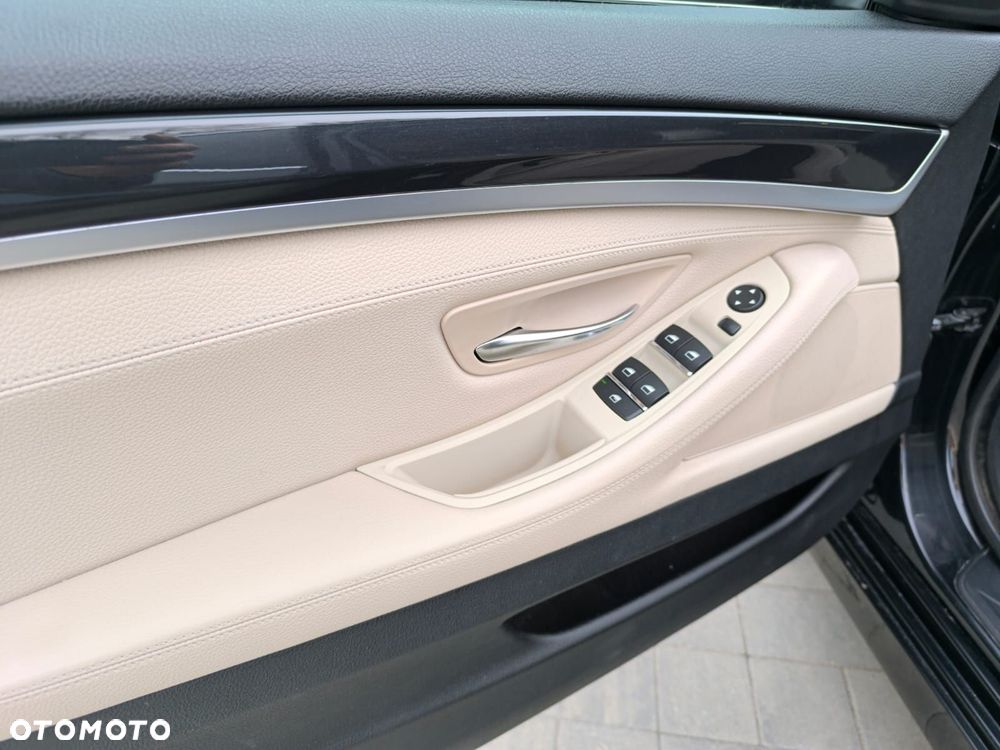 BMW Seria 5 520d xDrive - 26