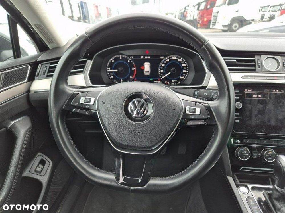 Volkswagen Passat - 13