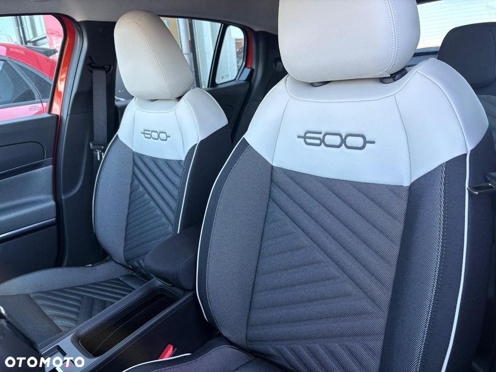 Fiat 600 1.2 Turbo Icon eDCT - 10