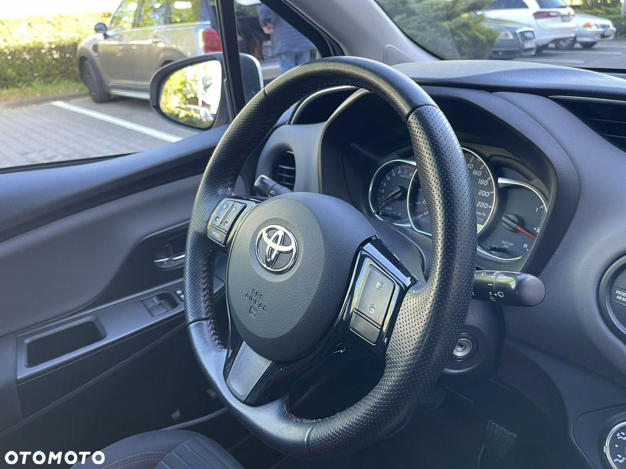 Toyota Yaris - 32