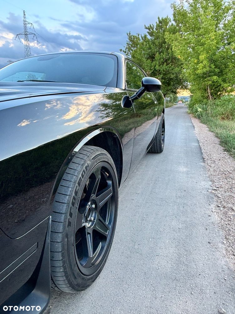 Dodge Challenger - 4