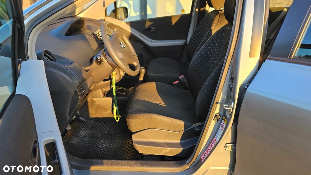 Toyota Yaris 1.3 Luna A/C - 9