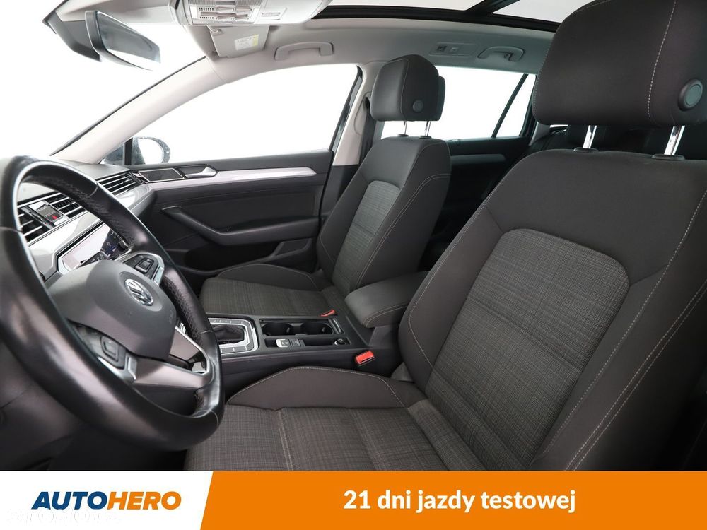 Volkswagen Passat - 10