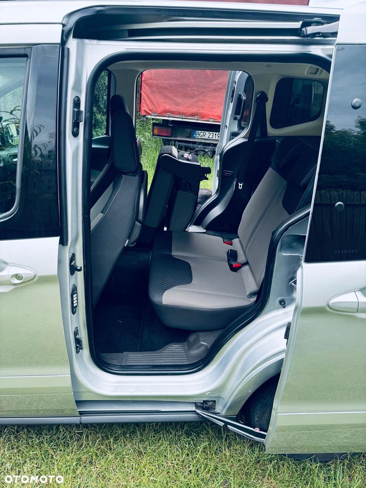 Ford E-Tourneo Courier - 11