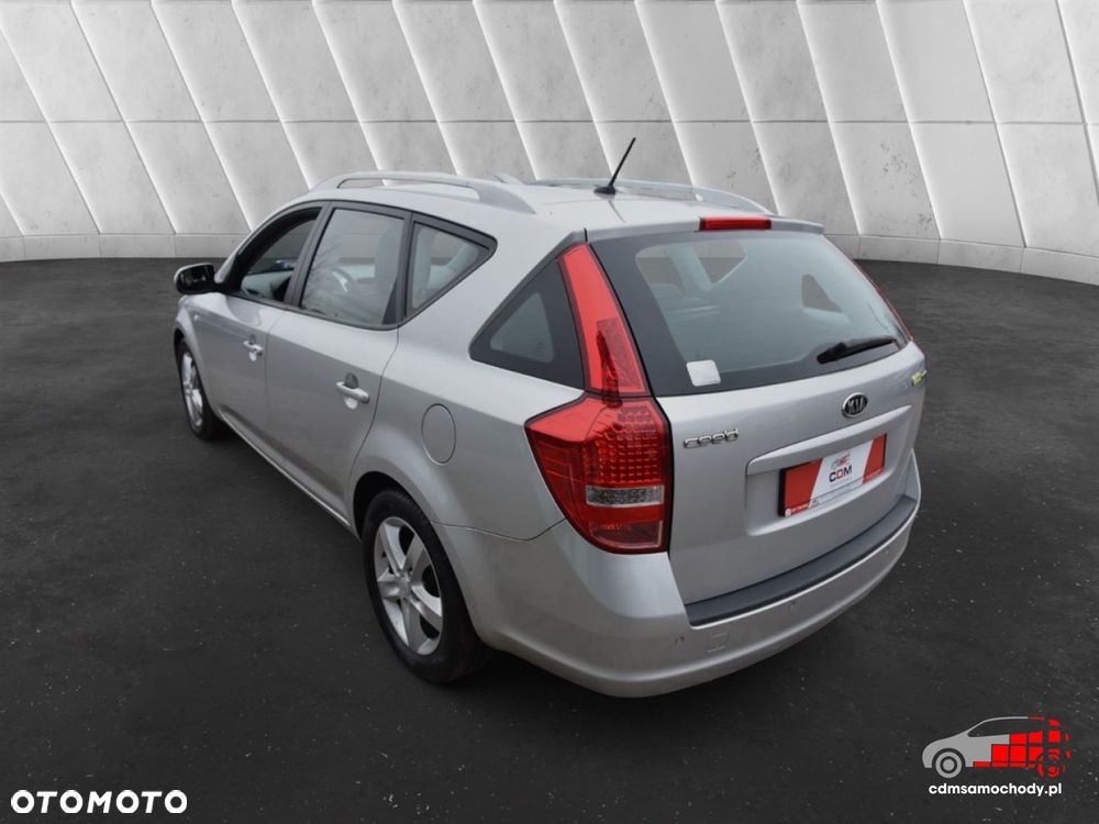 Kia Ceed - 8