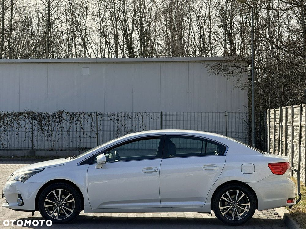 Toyota Avensis 2.0 Premium MS - 25