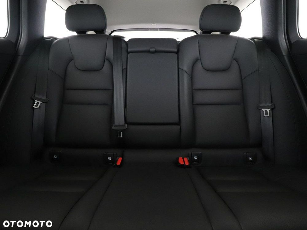 Volvo V60 B4 D Plus Dark - 19