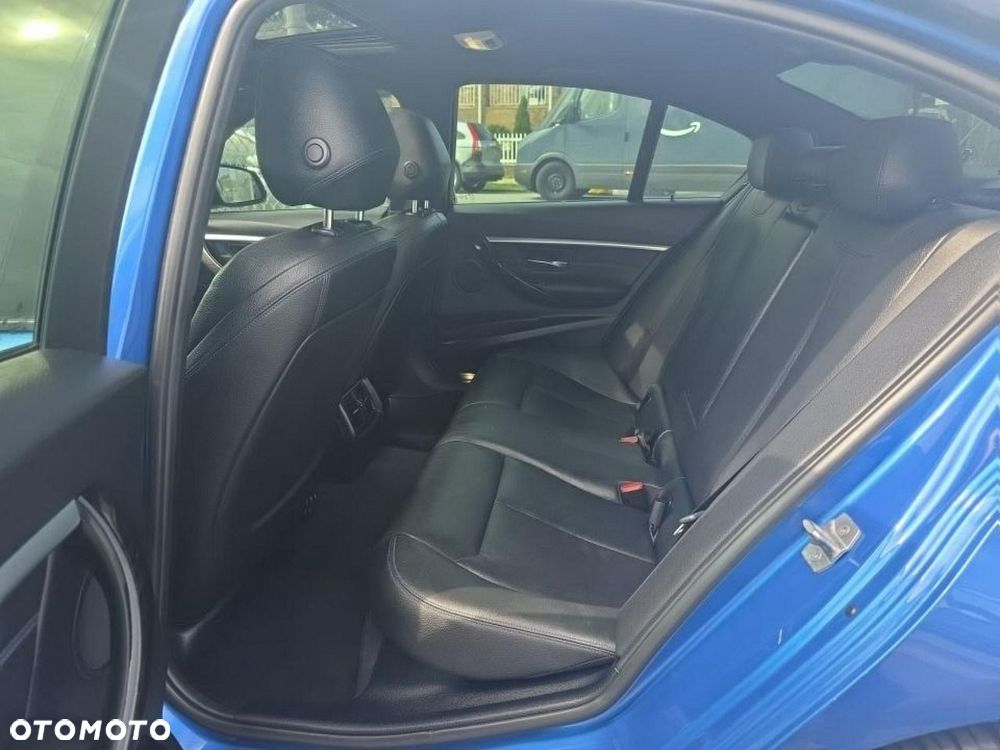 BMW Seria 3 330i xDrive M Sport - 9