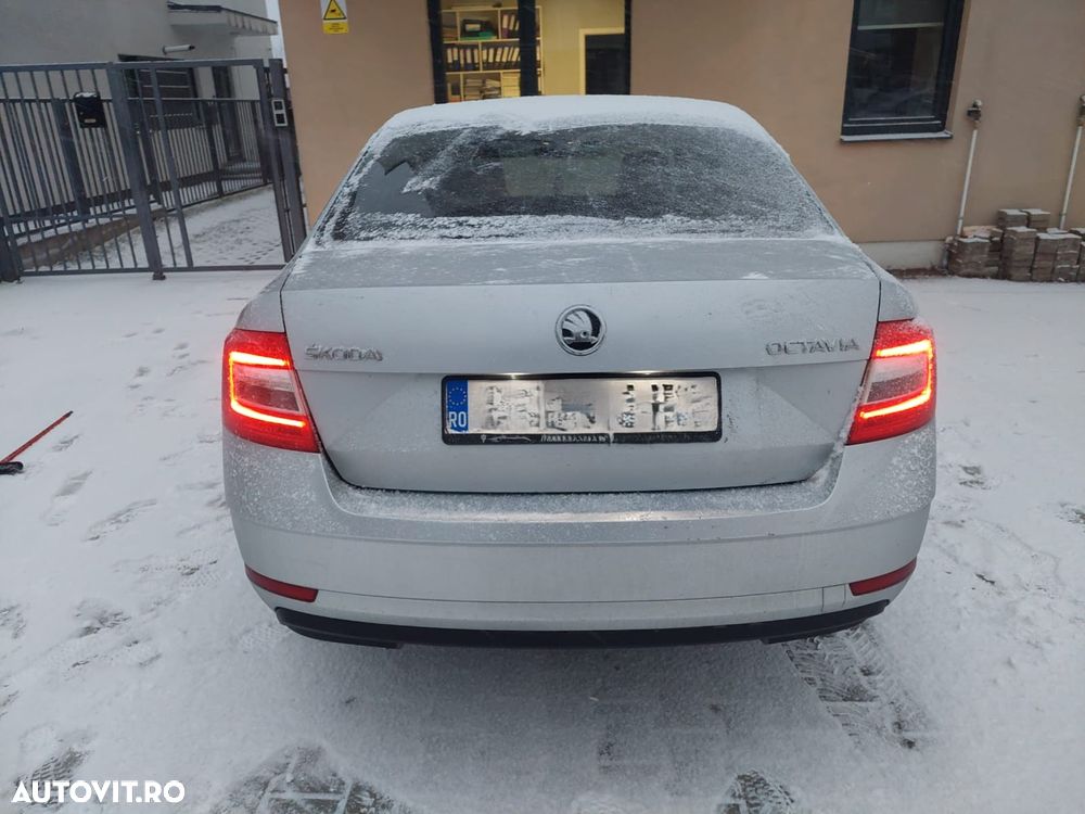 Skoda Octavia 1.6 TDI DSG Ambition - 4