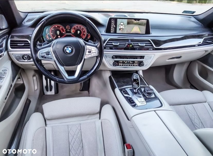 BMW Seria 7 750Li xDrive - 9