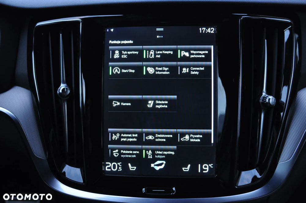 Volvo V60 D4 R-Design - 20