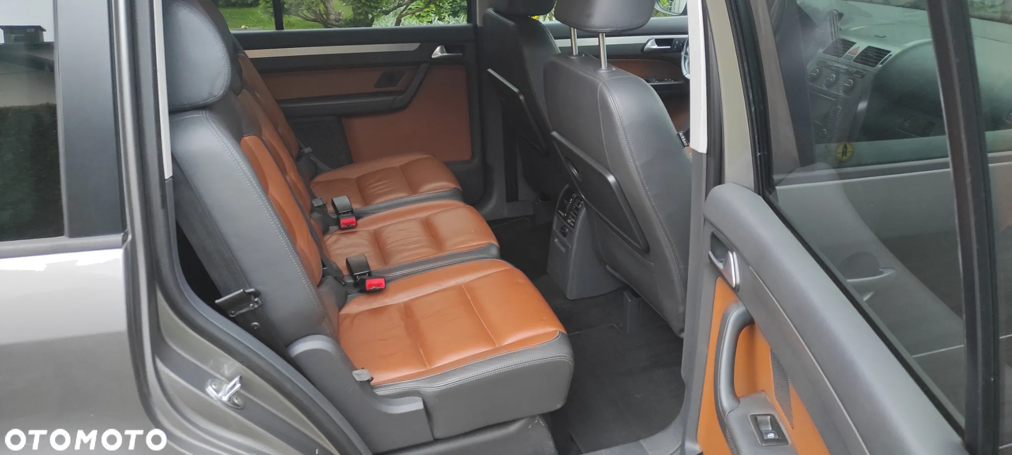 Volkswagen Touran 2.0 TDI DPF R-Line Edition - 10