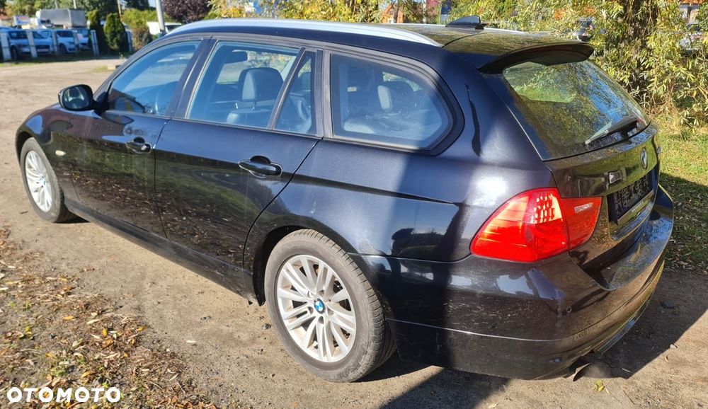 BMW Seria 3 318i Touring - 6
