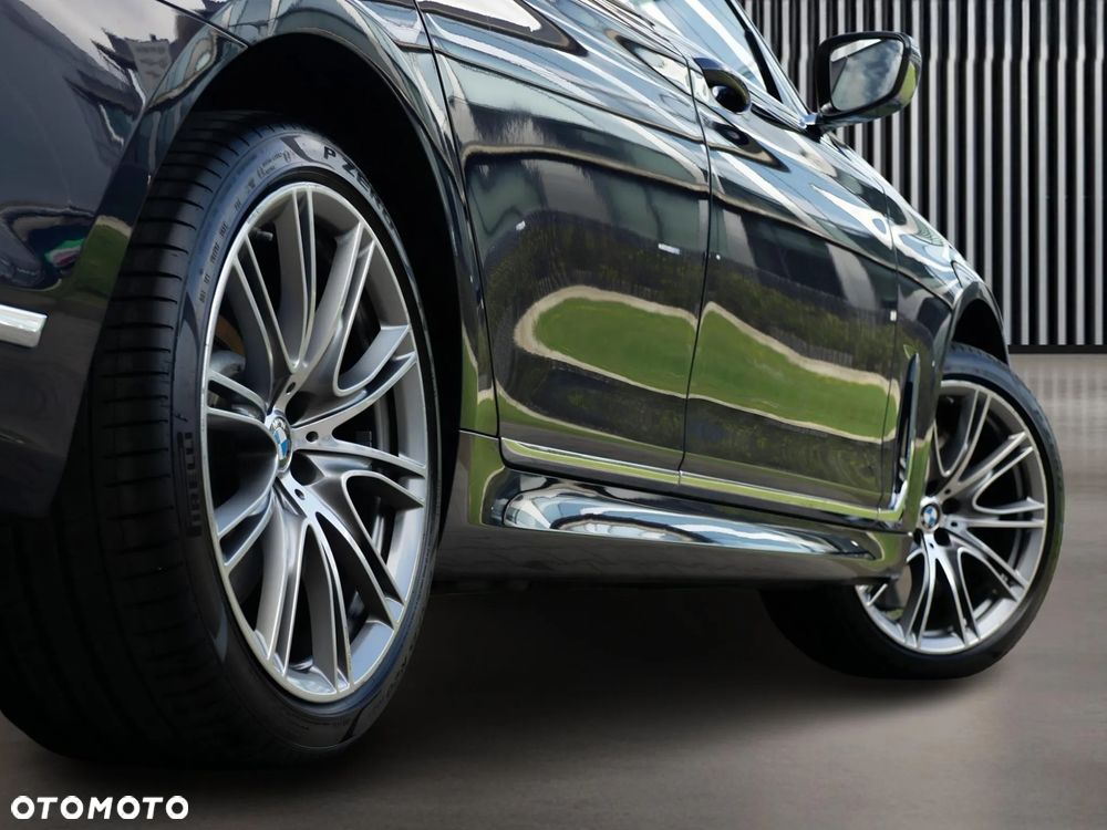 BMW Seria 7 750i xDrive - 12