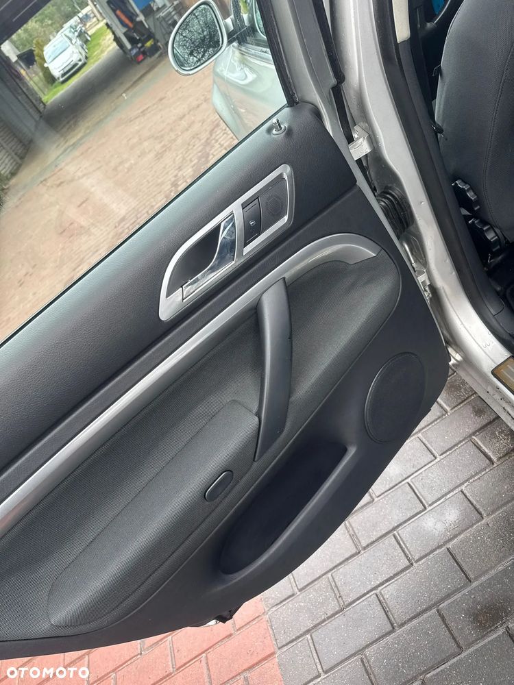 Skoda Superb 2.0 TDI DPF Ambiente - 17