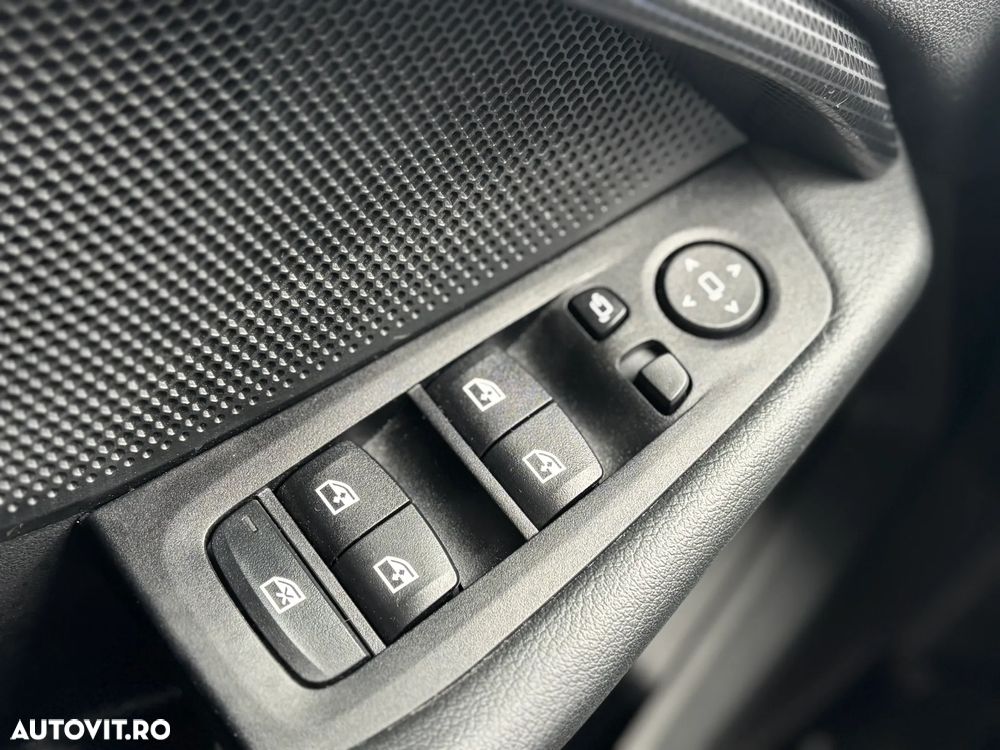 BMW Seria 2 218i Aut. - 32