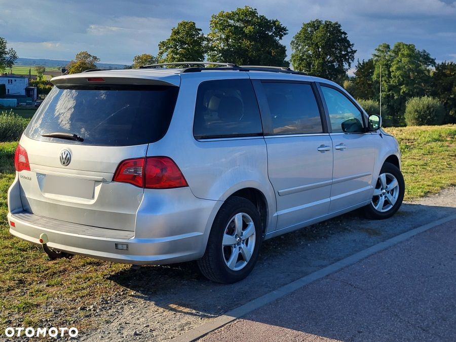 Volkswagen Routan - 3